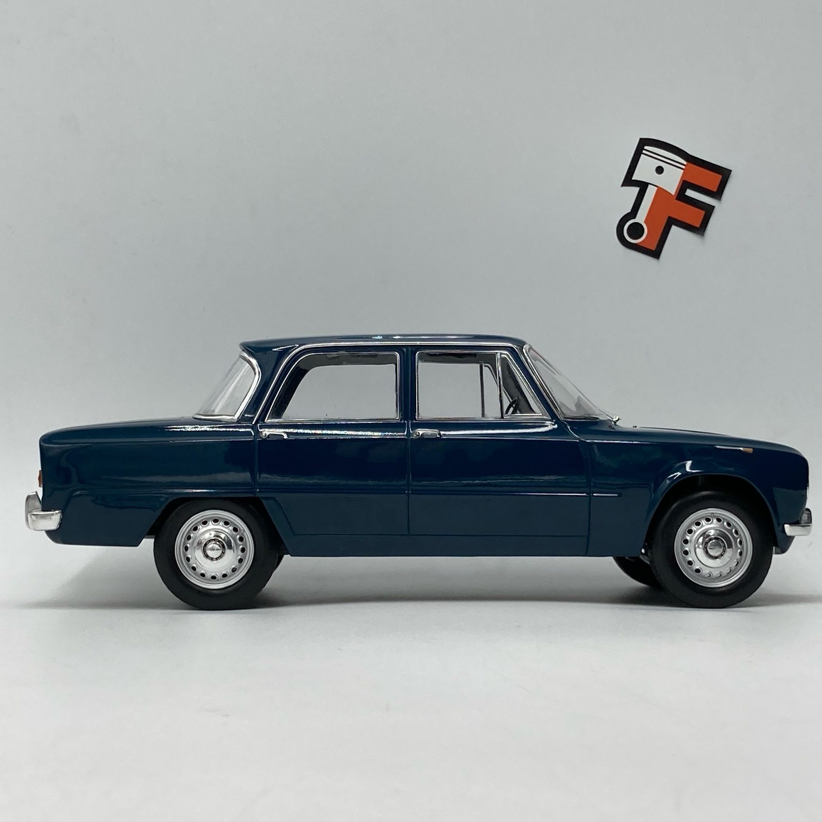 Alfa Romeo Giulia ti Petrol Blue 1964 – Image 2