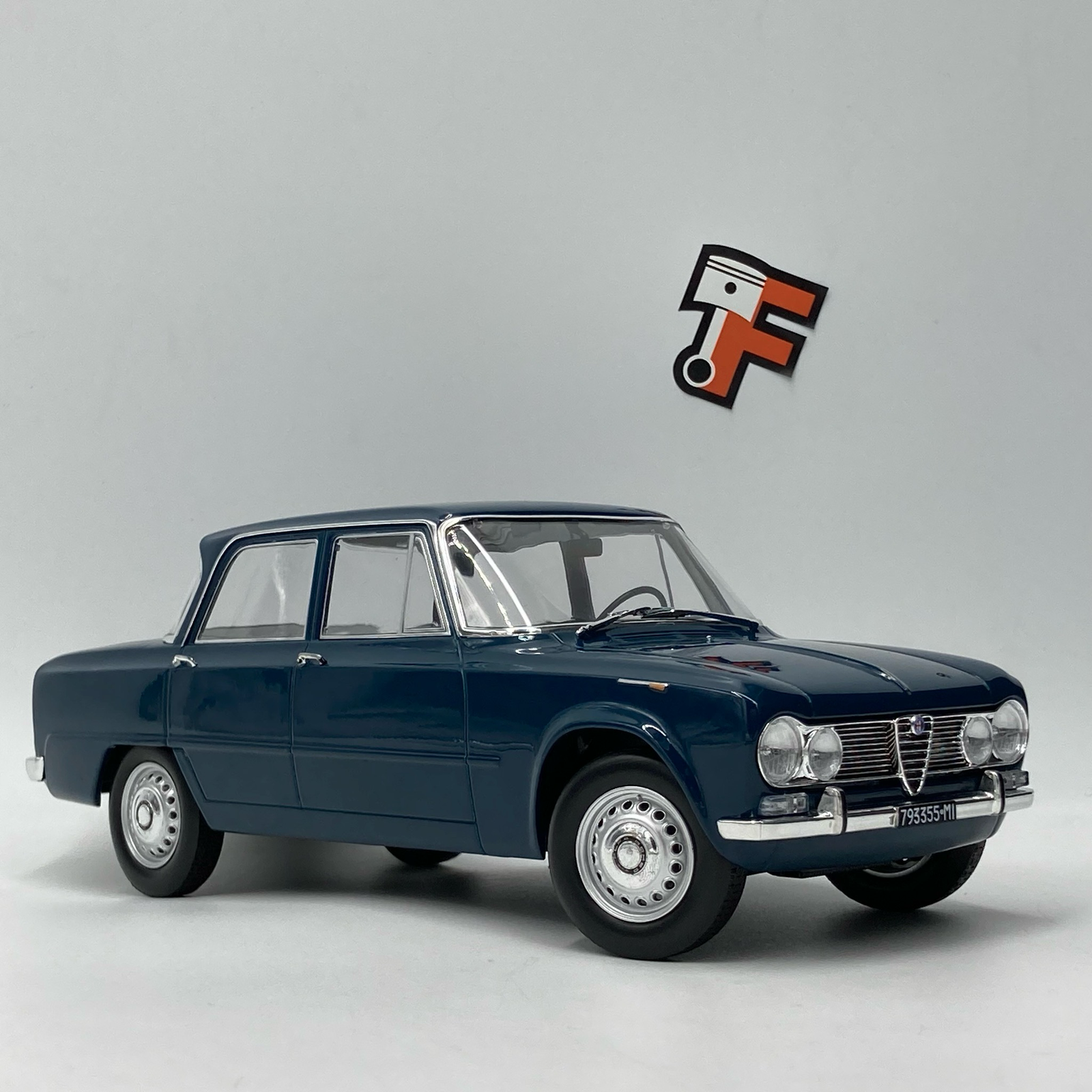 Miniature Alfa Romeo Giulia TI 1964 bleu pétrole vendue en Suisse