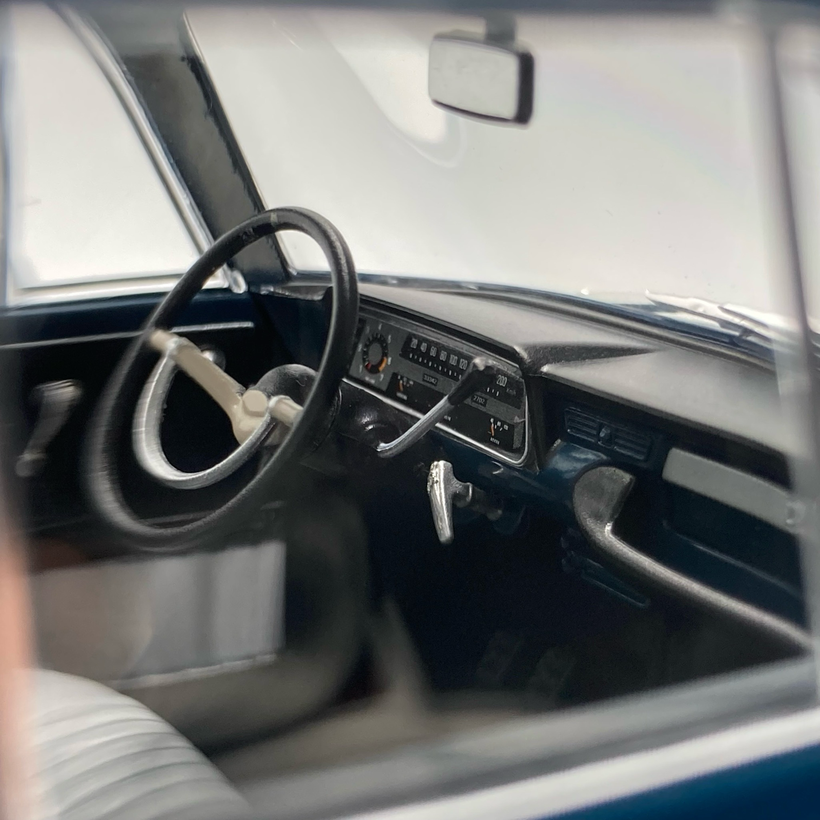 Alfa Romeo Giulia ti Petrol Blue 1964 – Image 5