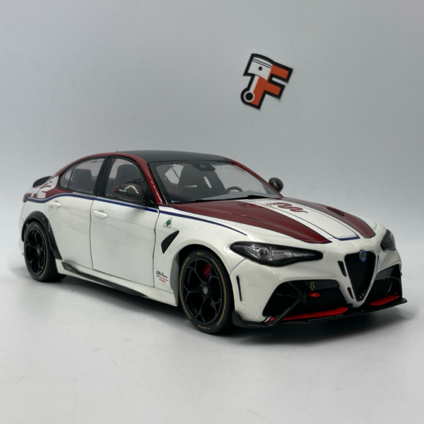 Miniature Alfa Romeo Giulia GTA 2023 blanc et rouge vendue en Suisse
