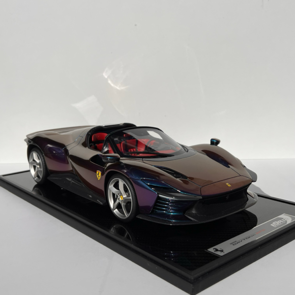 Ferrari Daytona SP3 Serie Icona Chamaleon Purple 2024