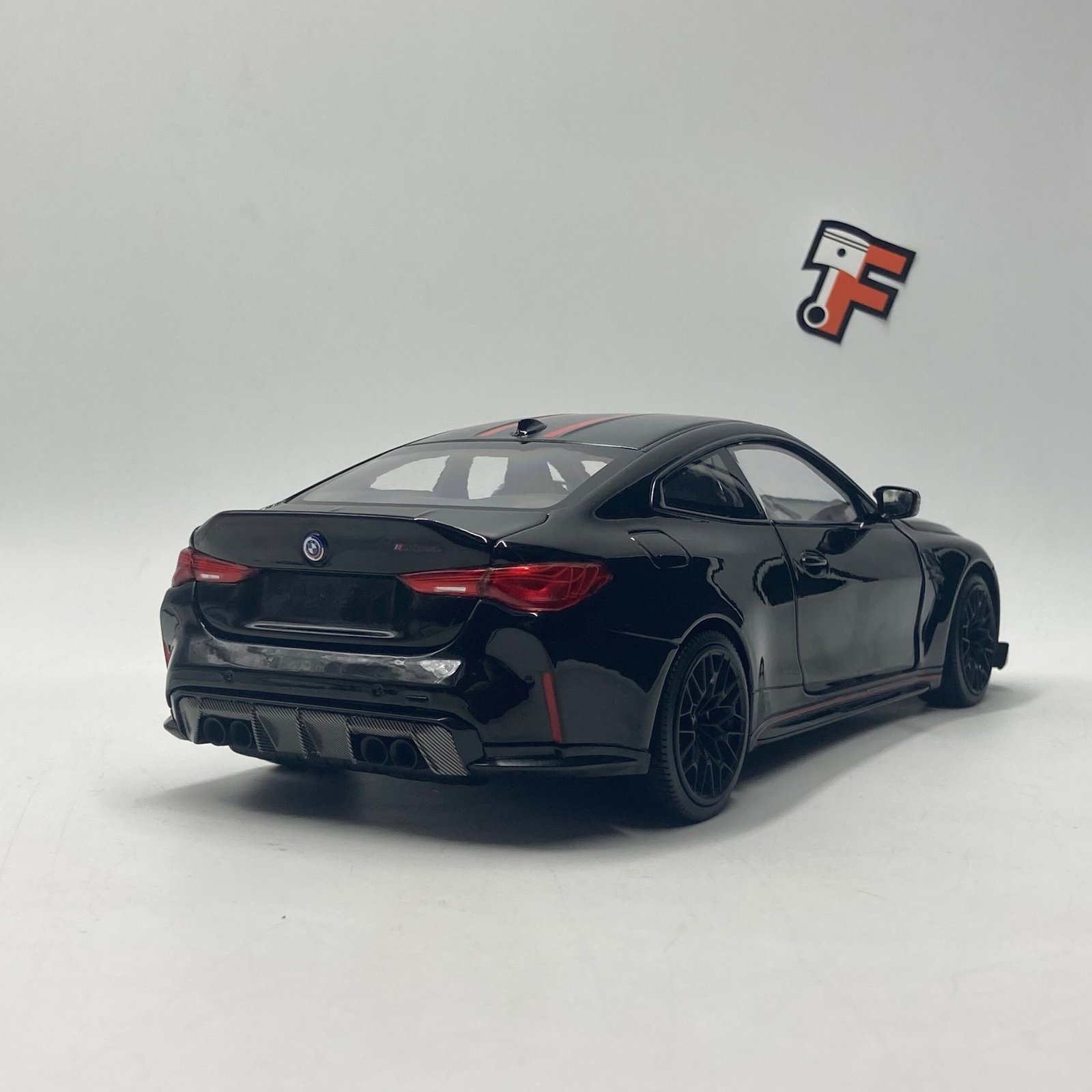 BMW M4 CSL (G82) 2023 Saphir Noir 1/18 – Image 3