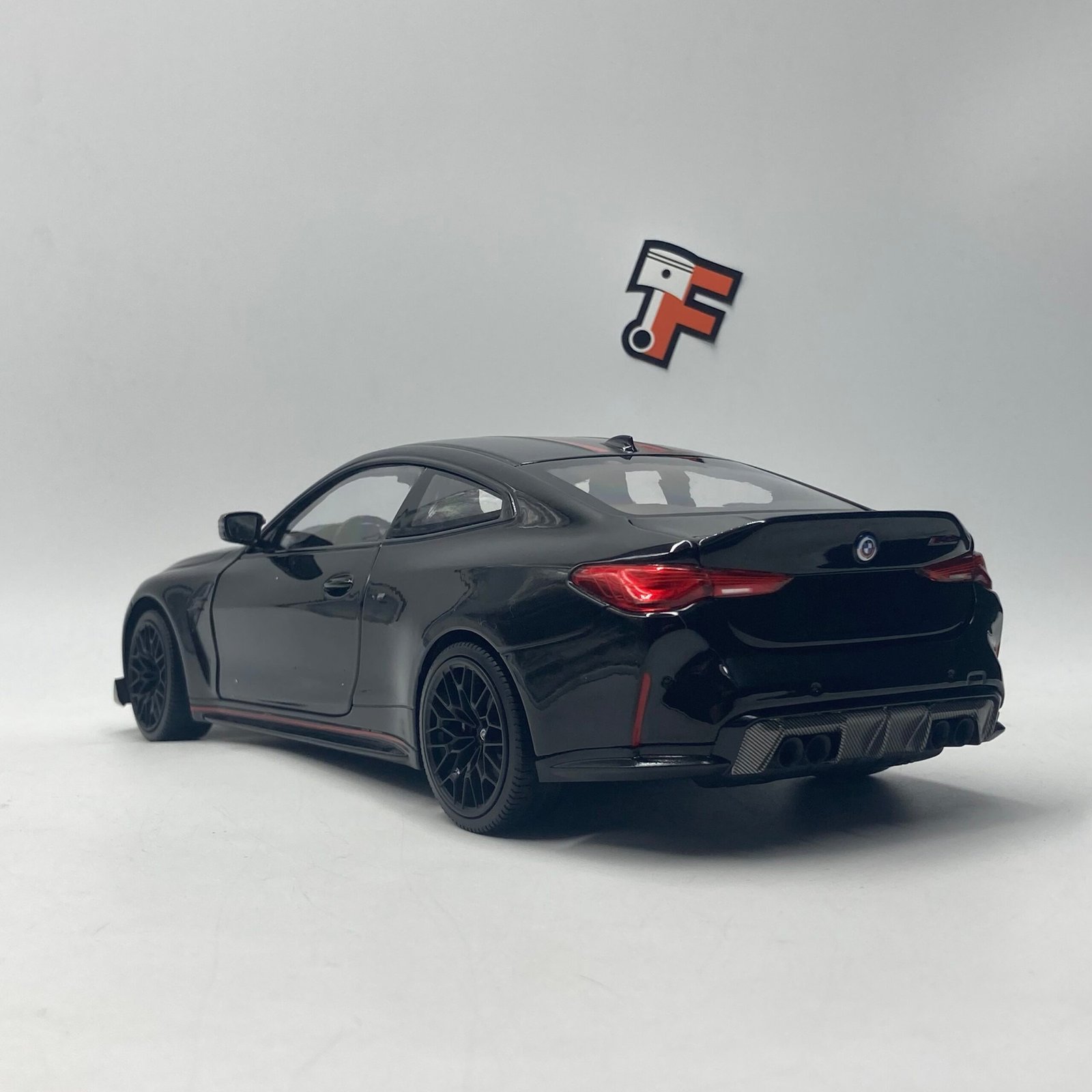 BMW M4 CSL (G82) 2023 Saphir Noir 1/18 – Image 5