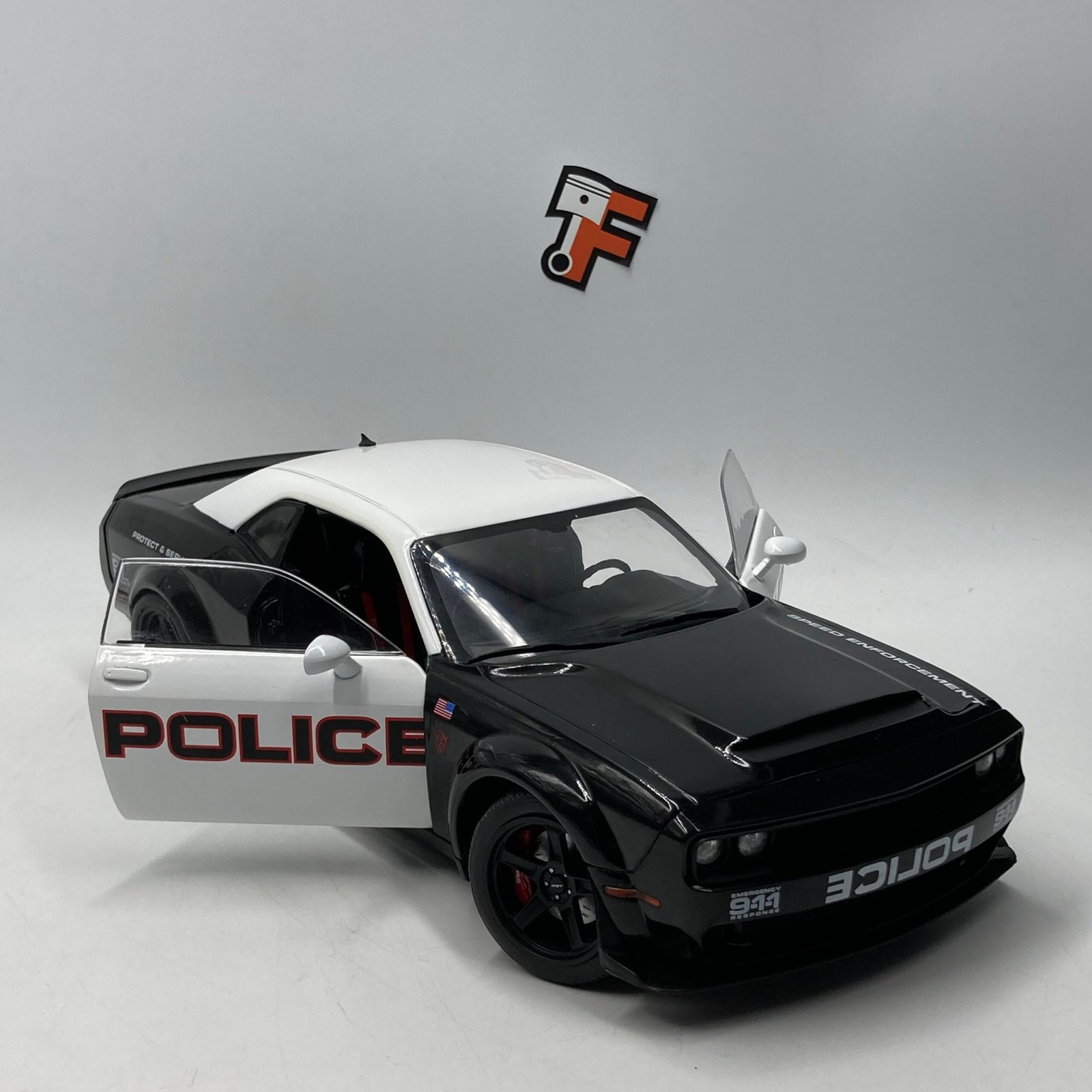 Dodge Challenger Demon Highway Police 2023 Référence S1805715 1/18 – Image 7