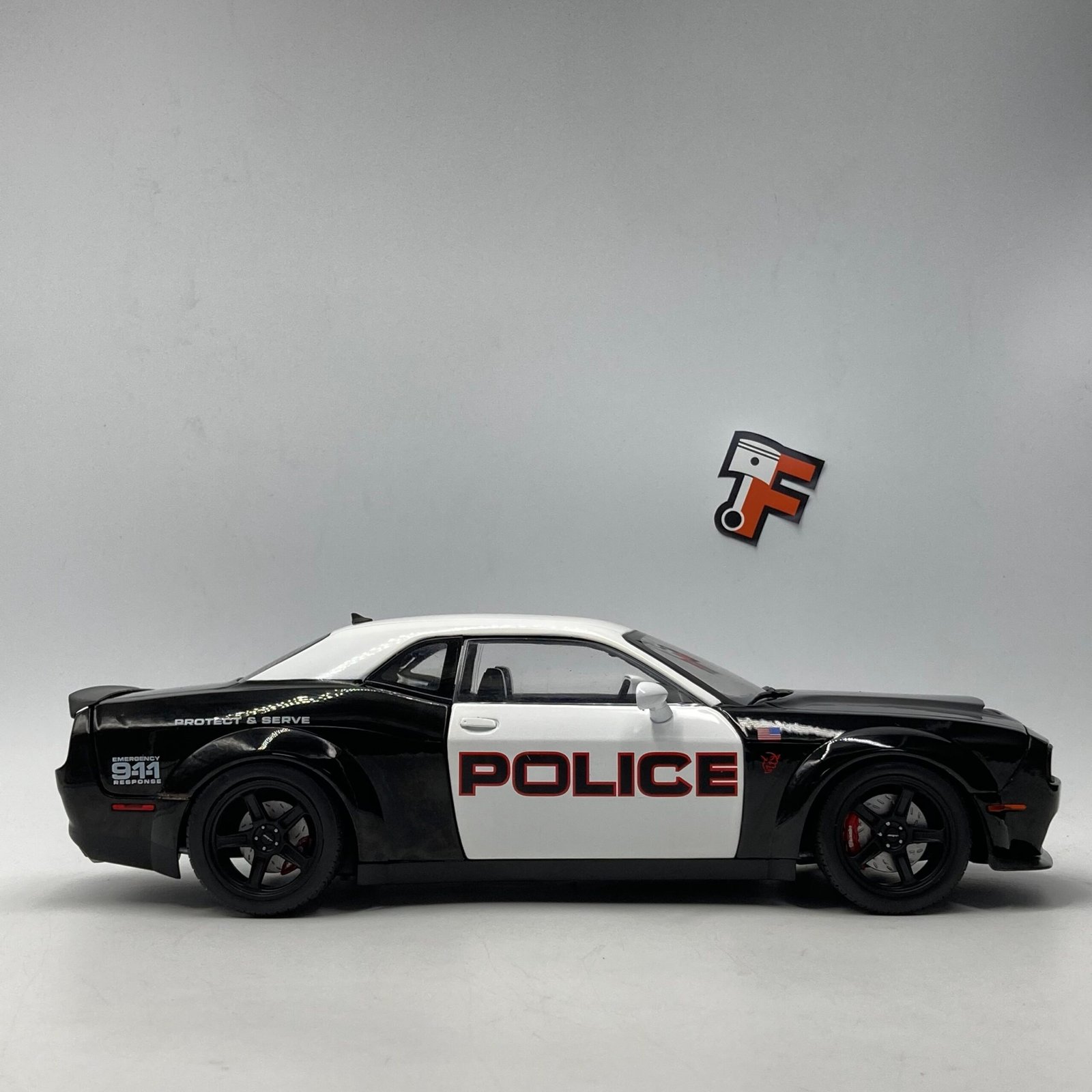 Dodge Challenger Demon Highway Police 2023 Référence S1805715 1/18 – Image 2
