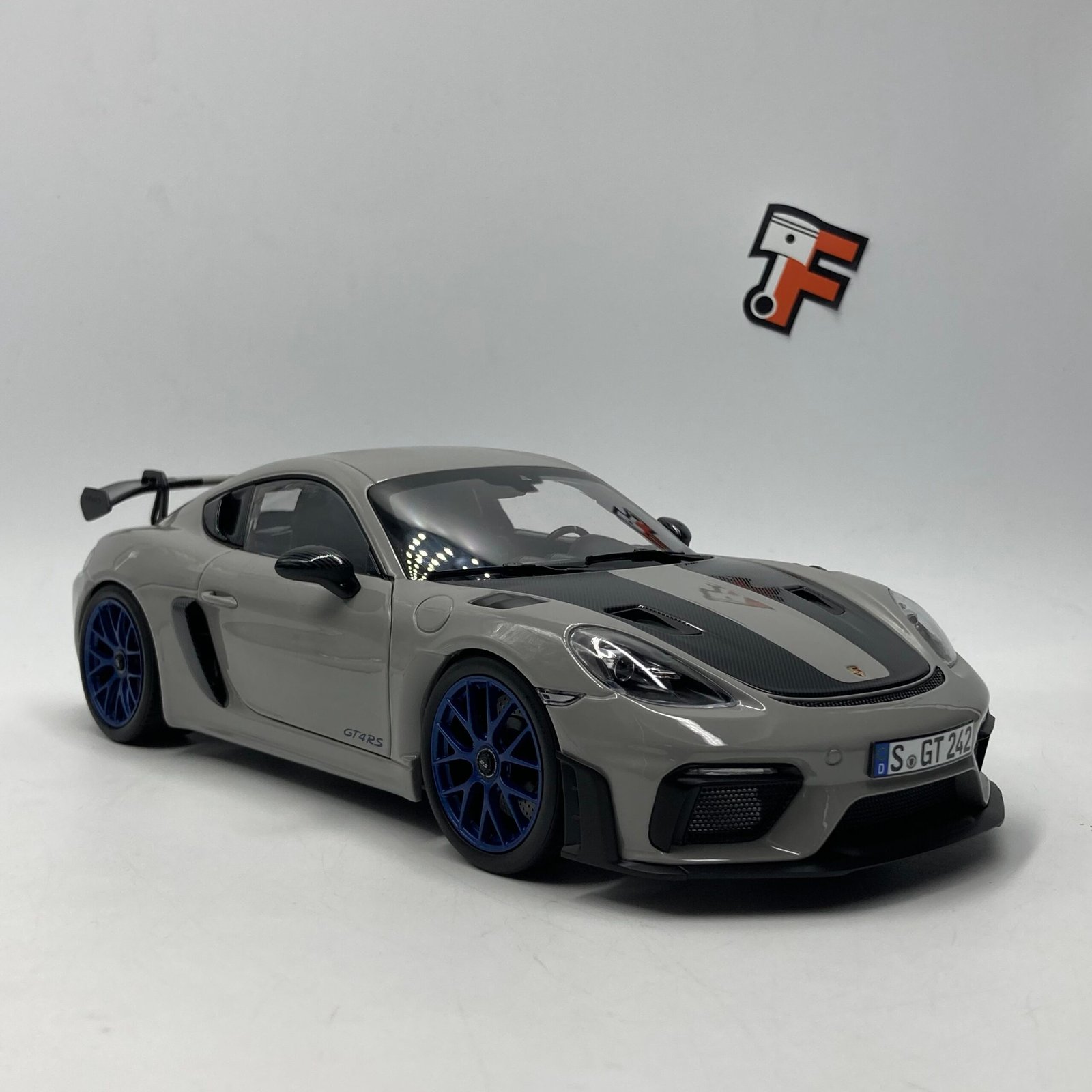 Miniature Porsche Cayman GT4 RS Weissach 1/18 grise vendue en Suisse