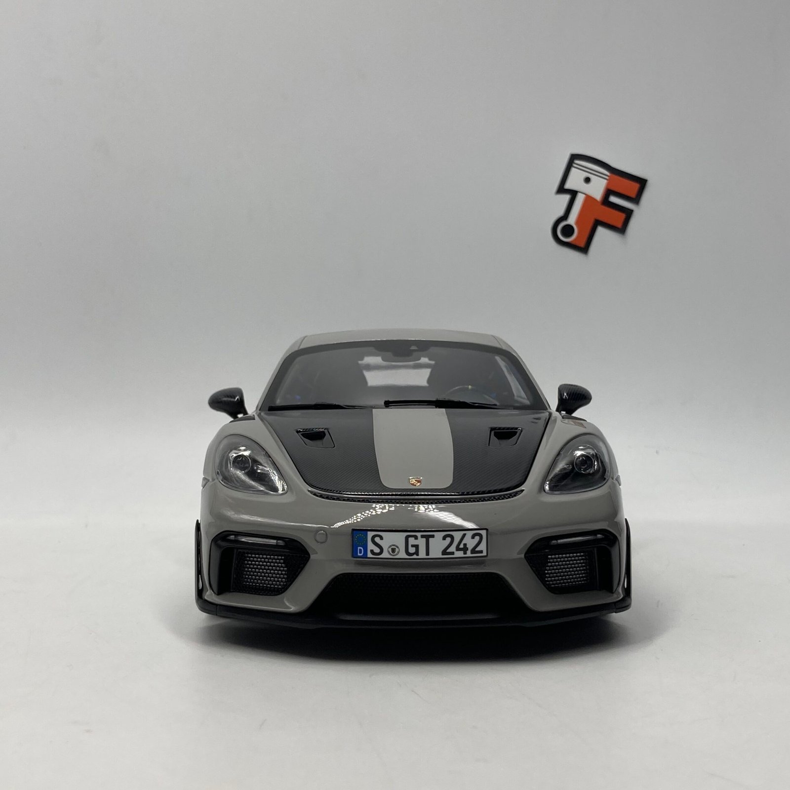 Porsche Cayman GT4 RS Pack Weissach - Gris Arctique – Image 2
