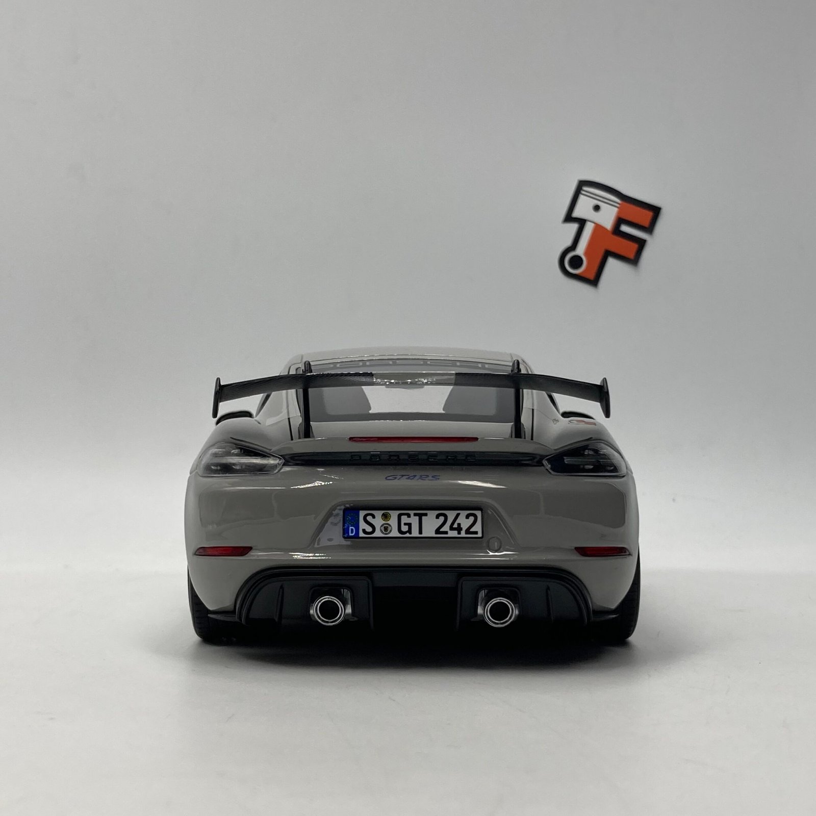 Porsche Cayman GT4 RS Pack Weissach - Gris Arctique – Image 6