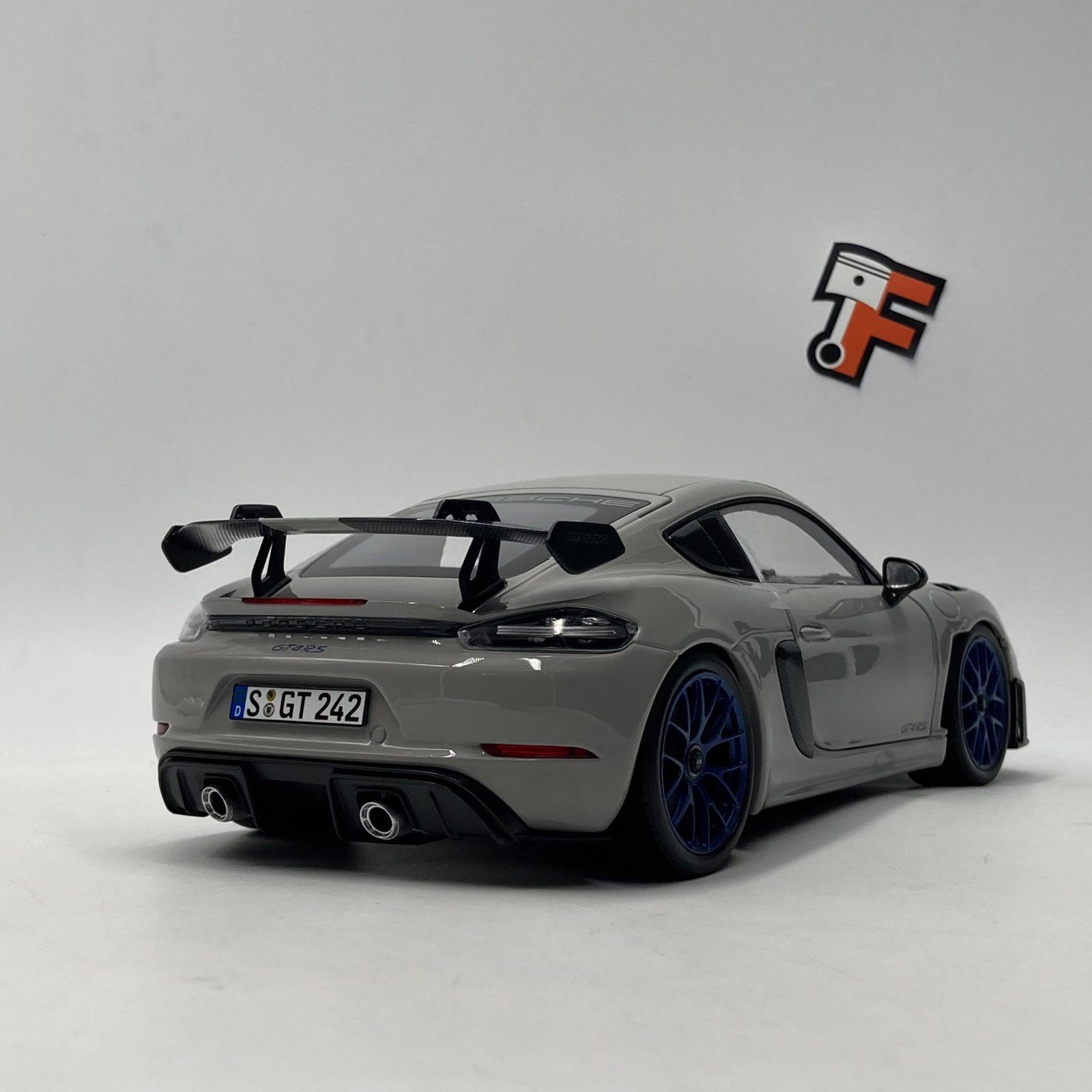 Porsche Cayman GT4 RS Pack Weissach - Gris Arctique – Image 7