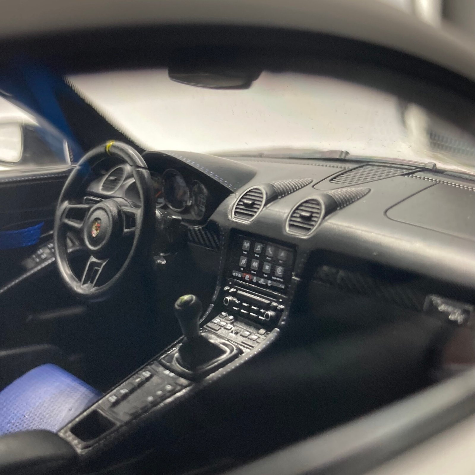 Porsche Cayman GT4 RS Pack Weissach - Gris Arctique – Image 10