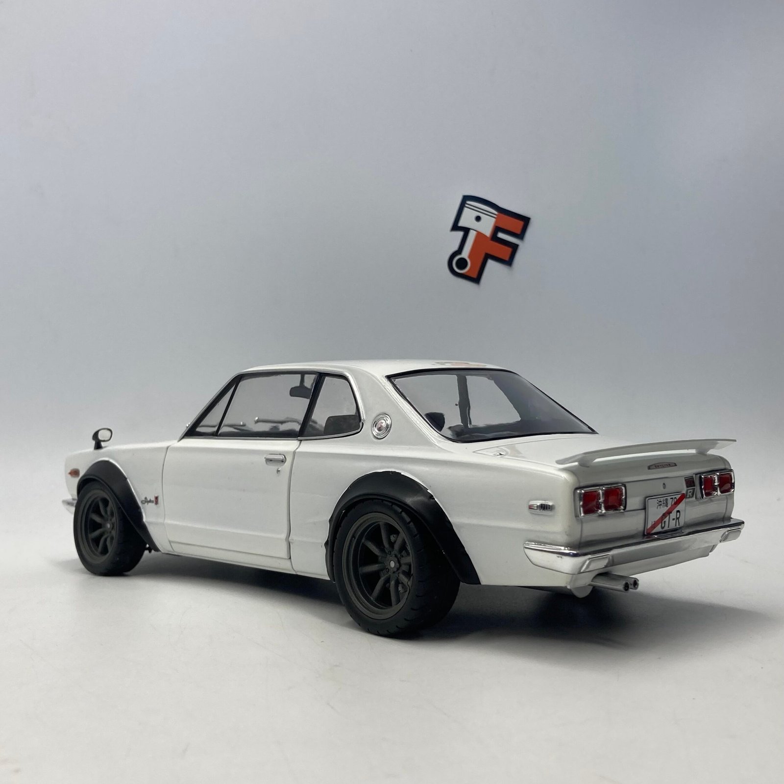 Nissan Skyline (C10)-HAKOSUKA White – Image 5
